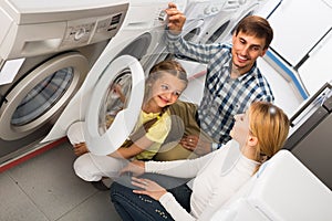 Family selecting laundry washer