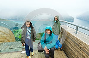 Family on Stegastein Viewpoint (Aurland, Norway)