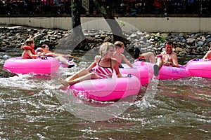 Family Tubes Down Chattahoochee River In North Georgia