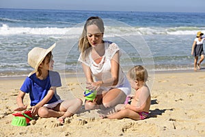 Famiglia vacanza sul Spiaggia madre un 