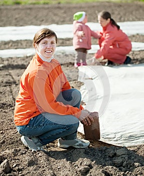 Family warms the soil with polyethylene