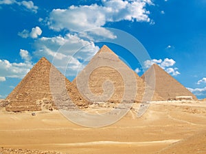 Famous egyptian pyramids
