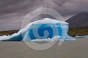 Famous glacier structure on lagoon fjallsarlon in iceland with b