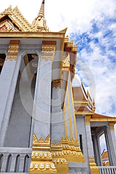 Famous Wat Traimit, Buddhist temple. photo