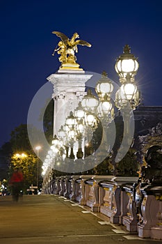 Famoso París punto de referencia puente 