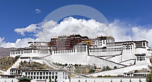 Potala palace, former Dalai Lama residence in Lhasa - Tibet photo
