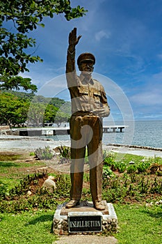 Famous statue of General Douglas Macarthur at Lorca Dock, Phhilippines photo