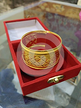 FANCY JEWELLERS OWN HANDMADE GOLD BAGAL