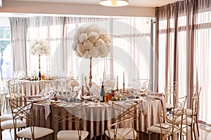 Fancy tall wedding flowers