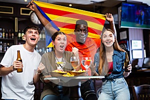 Fans celebrate the victory of the Catalan team in beer bar