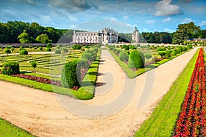 Fantastický kráľovský hrad z údolie francúzsko európa 