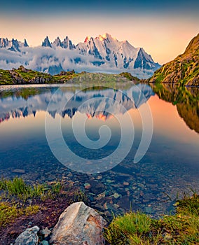 Fantastico estate alba sul latte montana sul posizione 