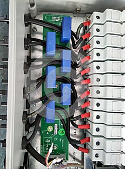 Faraday choke with current wires and fuse