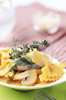 Farfalle with mushrooms