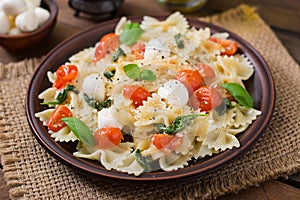 Farfalle Pasta - Caprese salad