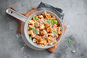 Farfalle pasta with chicken