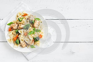 Farfalle pasta with chicken and vegetables