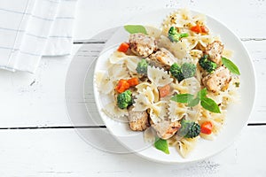 Farfalle pasta with chicken and vegetables