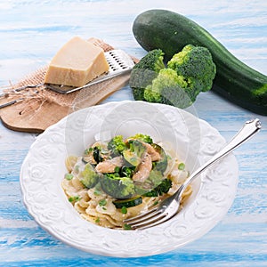 Farfalle pasta with zucchini and broccoli