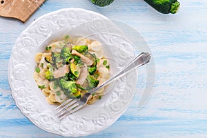 Farfalle pasta with zucchini and broccoli