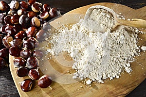 Farina di castagne e castagne