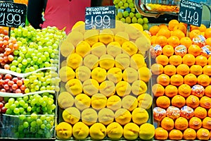 Fresco uvas limones a naranjas 