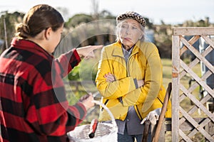 Farm neighbors quarrel over farm backyard in day