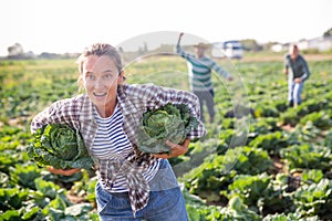 Farmers chase after fleeing woman who stole cabbage from farm field