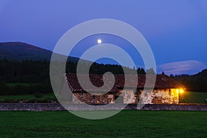 Farmhouse in Olaeta at night