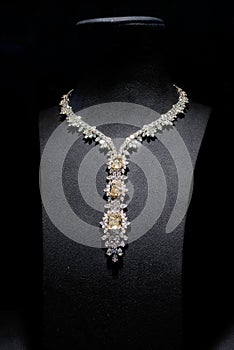 Fashion gorgeous Diamond necklace