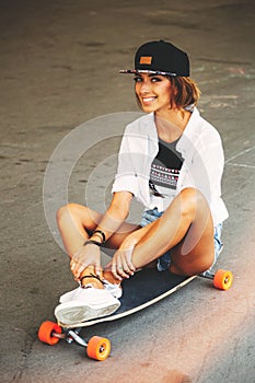 Fashion lifestyle, beautiful young woman with longboard