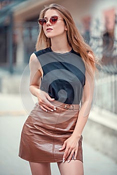 Fashion lifestyle portrait pretty woman in the sunglasses posing in the city summer, street fashion