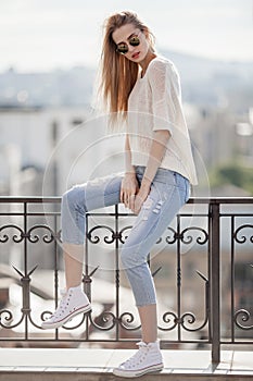 Fashion model. Summer look. Jeans, sweater, sunglasses.