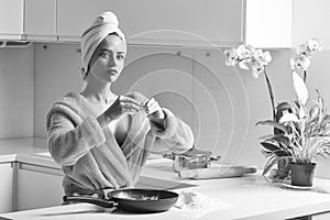 Fashion model woman fece close up. Face woman wiht happy emotion. cooking woman