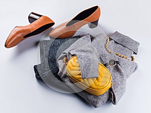 Fashion outfit with gray turtle neck, yellow bag