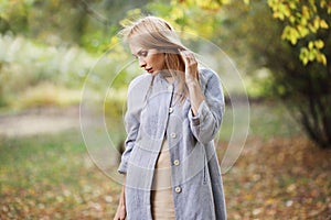 Fashion portrait of beautiful blonde woman in stylish clothes outdoor in autumn.