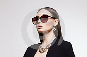Fashion portrait of Beautiful sexy woman in sunglasses and jewelry