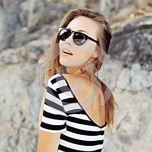 Fashion portrait of a beautiful woman in sunglasses