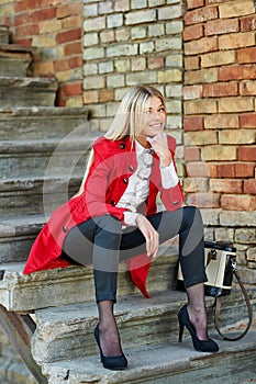 Fashion portrait of stylish blonde woman with bag - outdoor summer portrait