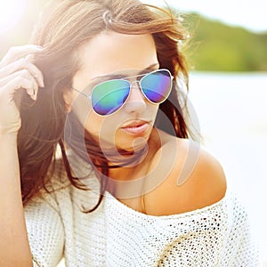 Fashion portrait of stylish woman in sunglasses