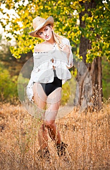 Fashion portrait woman with hat and white shirt in the autumn day