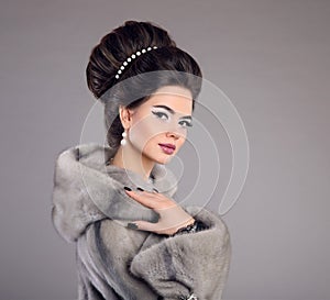 Fashion Woman in mink fur coat. Beauty makeup. Elegant hairstyle