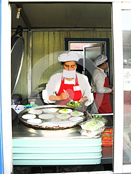 Fast food. Pyongyang. Street trade. North Korea.