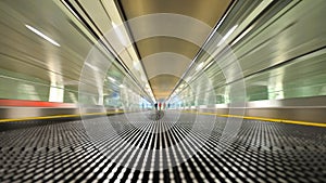 Fast moving travelator