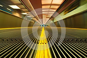 Fast travelator