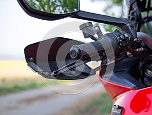Fastening screw for the handlebar end piece on a motorcycle