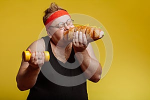 Fat man eating fast food hamberger