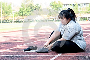 fat woman, is currently having a Ankle injury During his exercise by running, due to osteoarthritis