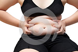 Gordo una mujer para presionar barriga obeso agotador negro ropa interior sostén a 