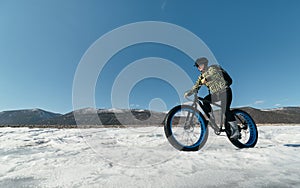 Fatbike (fat bike or fat-tire bike)